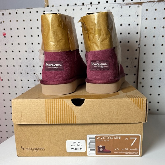 Koolaburra UGG Victoria Mini Ankle Boots in Burgundy and Tan - Picture 2 of 6